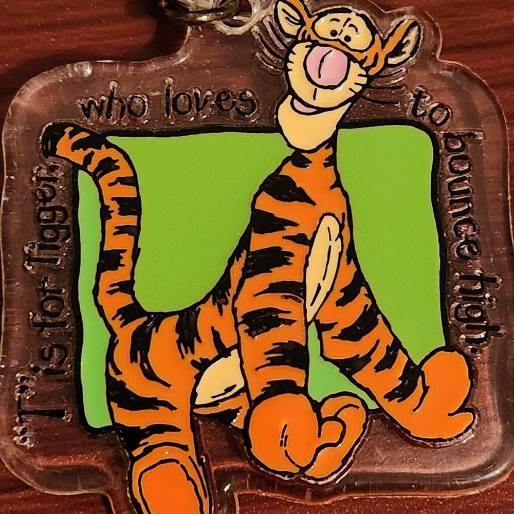 Disney Tigger Keychain - Picture 2 of 4